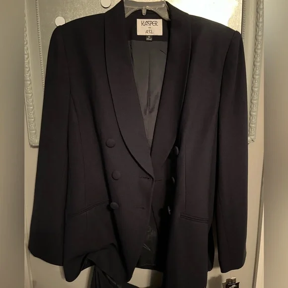 Kasper Women’s Navy Blue 2 Piece Suit Size 10 - Picture 3 of 7
